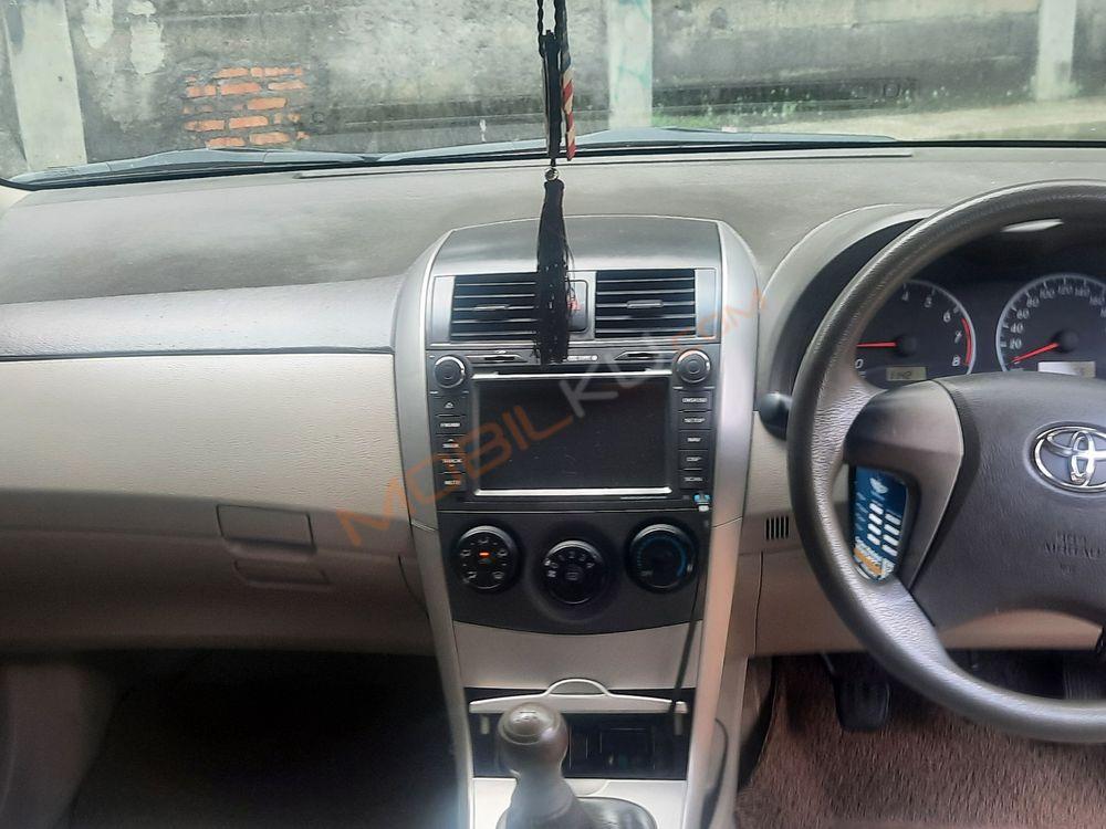 Mobil Toyota Corolla 2008