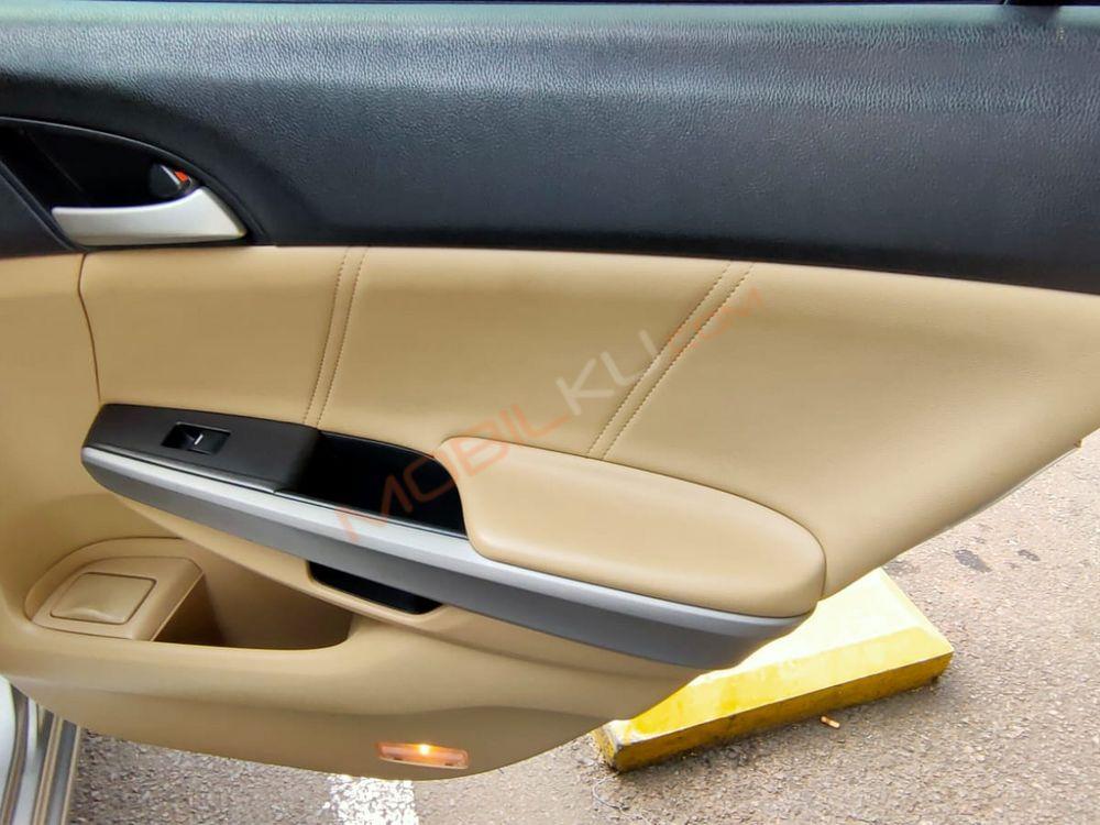 Mobil Honda Accord 2012