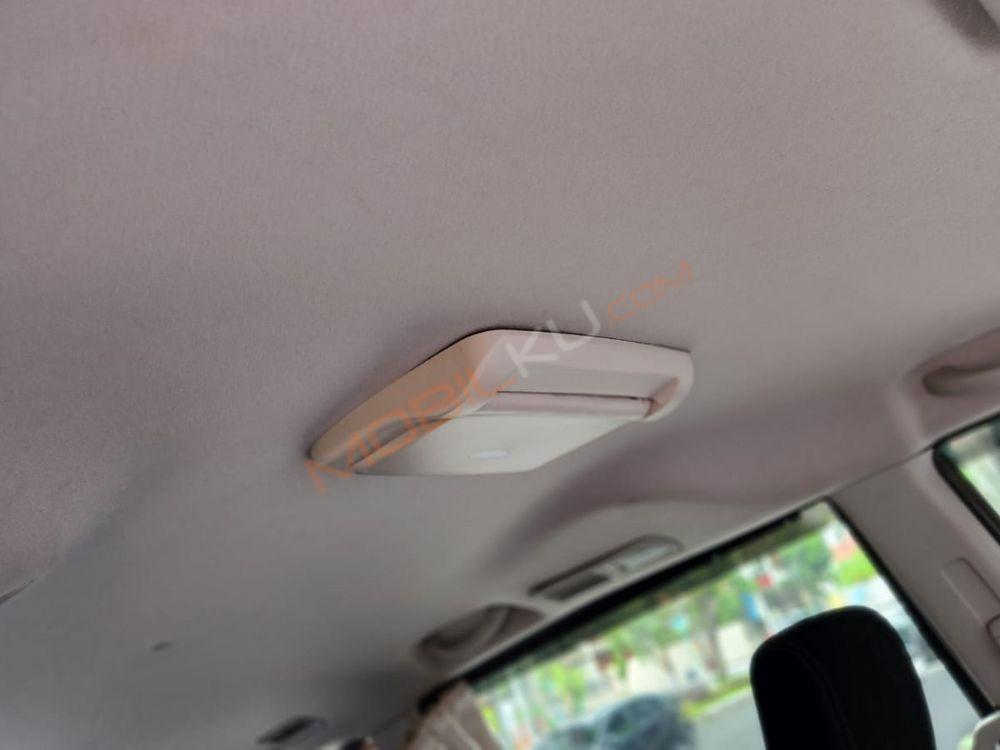 Mobil Nissan Serena 2014