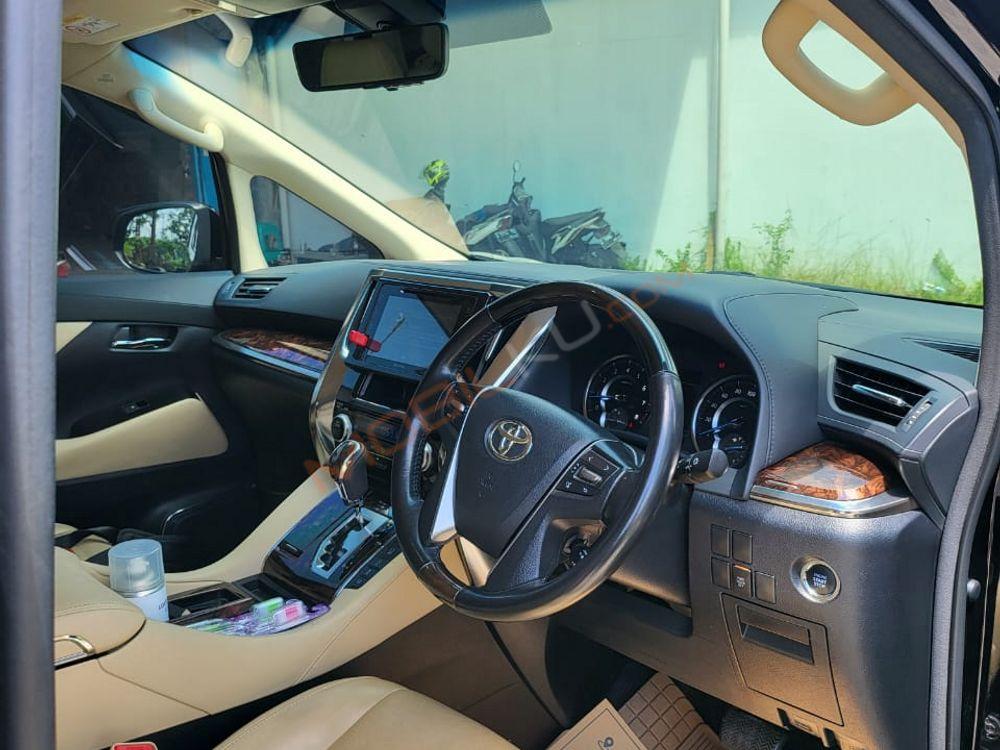 Mobil Toyota Alphard 2019
