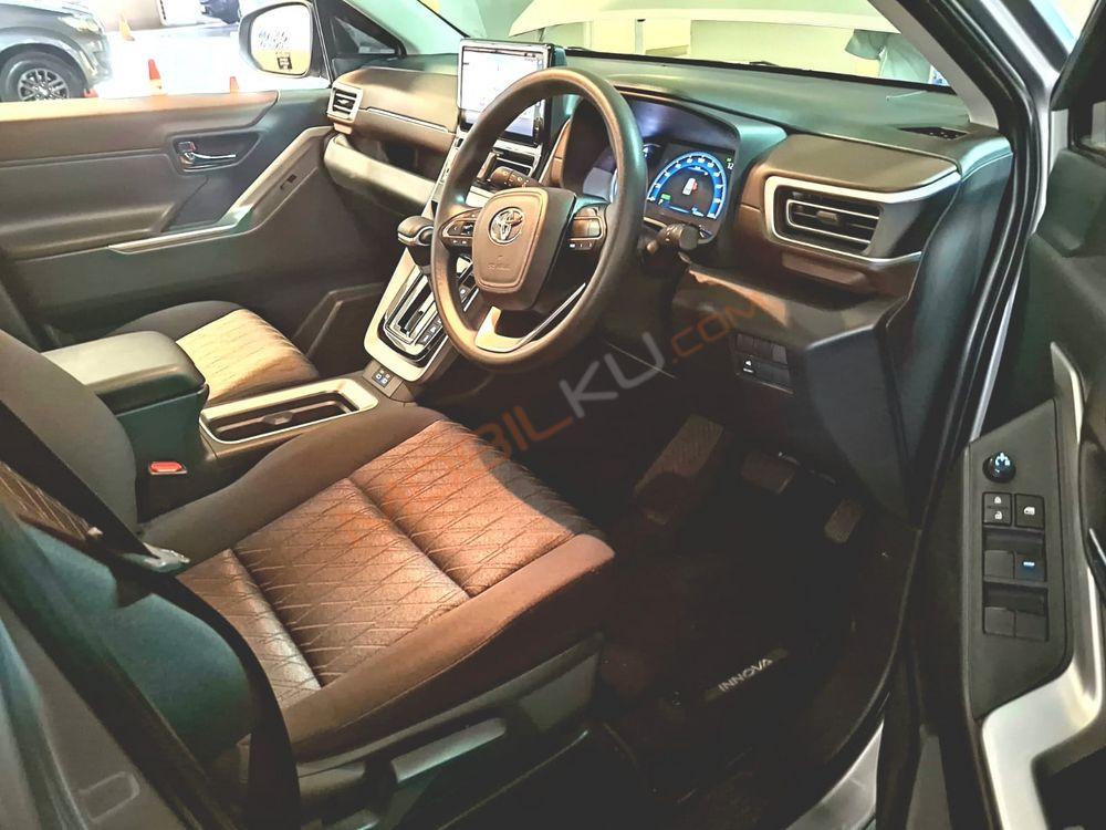 Mobil Toyota Kijang Innova Zenix 2023