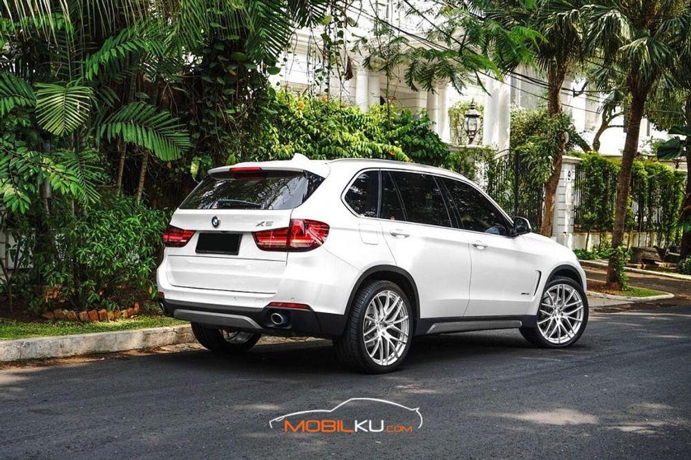 Mobil BMW X5 2015