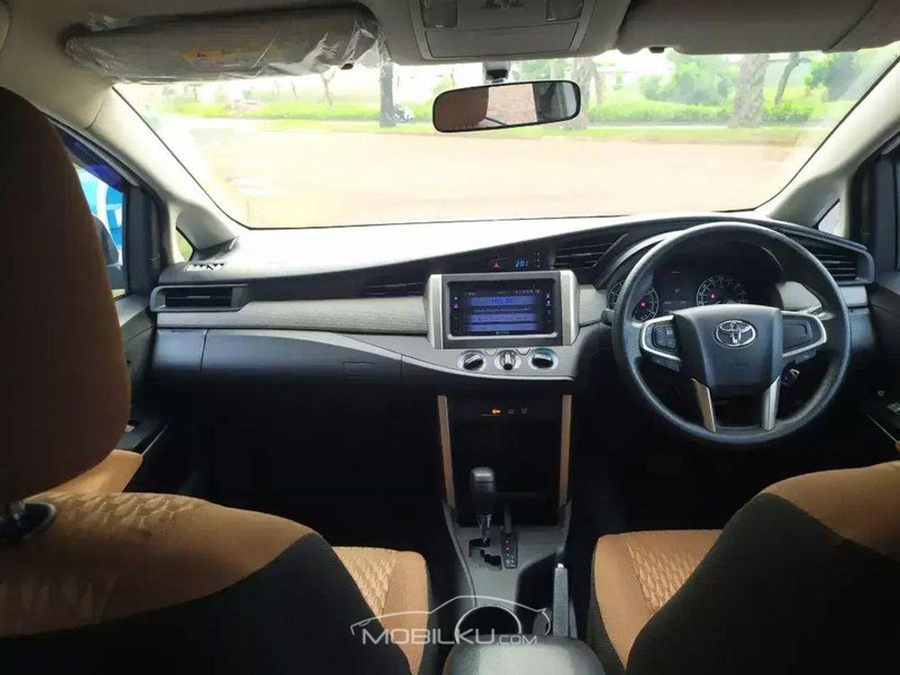 Mobil Toyota Kijang Innova 2016
