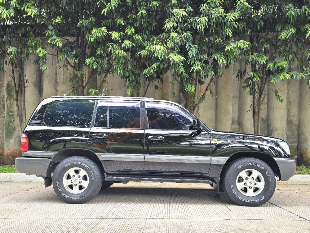Mobil Toyota Land Cruiser 2002