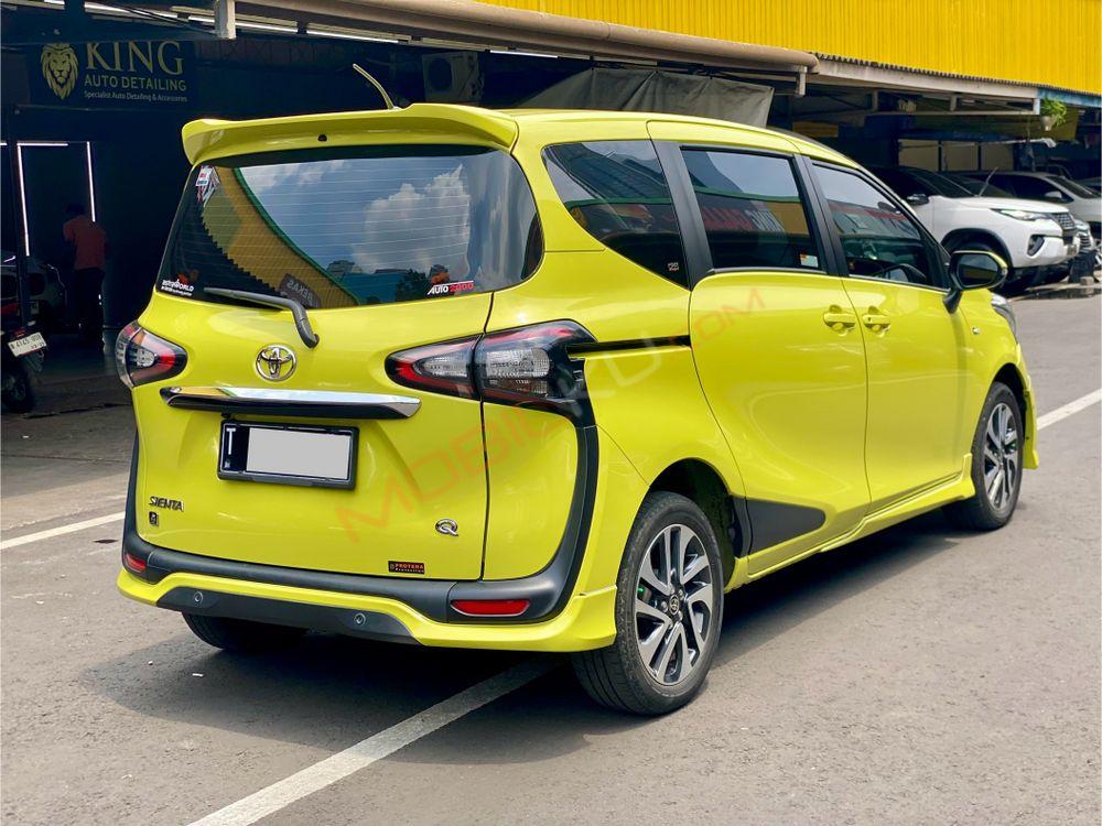 Mobil Toyota Sienta 2021