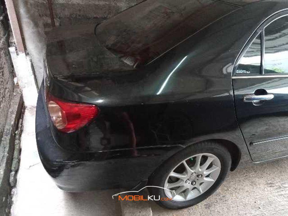 Mobil Toyota Corolla 2004