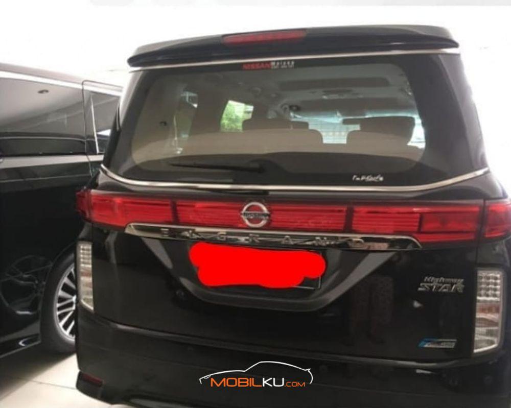 Mobil Nissan Elgrand 2012