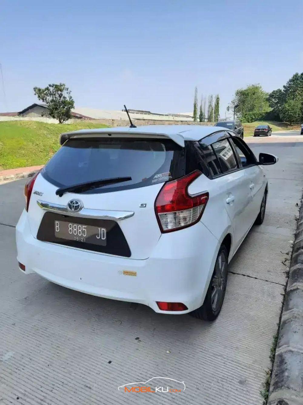 Mobil Toyota Yaris 2016