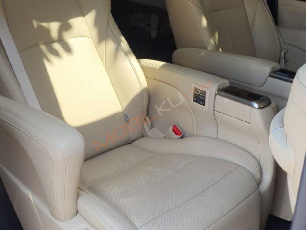 Mobil Toyota Alphard 2019