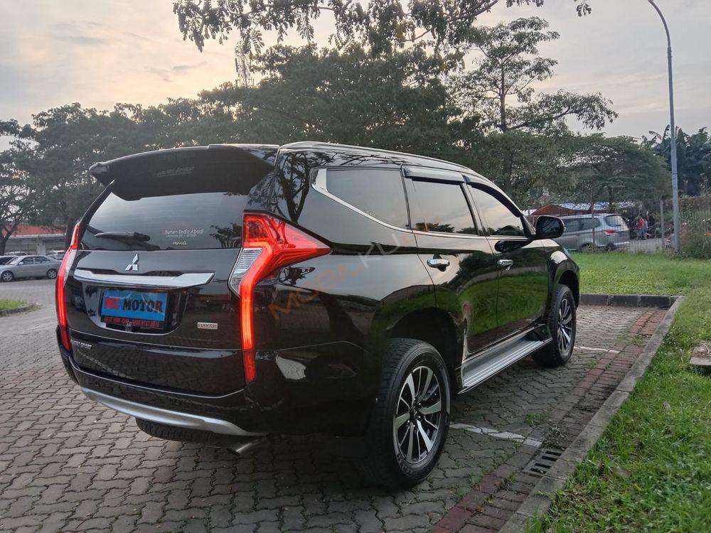 Mobil Mitsubishi Pajero 2017