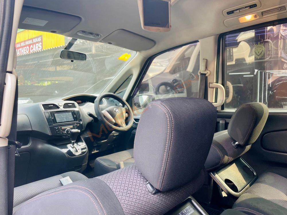 Mobil Nissan Serena 2013