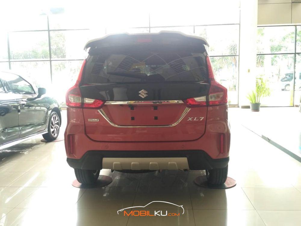 Mobil Suzuki XL7 2022