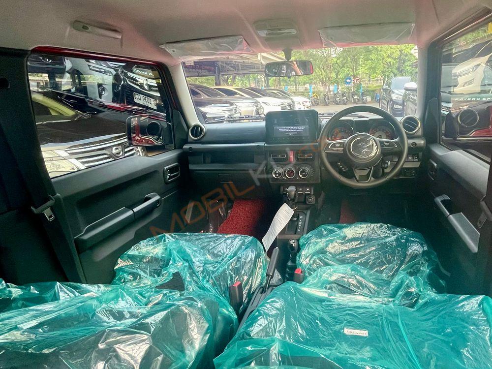 Mobil Suzuki Jimny 2023