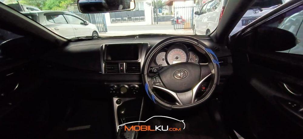 Mobil Toyota Yaris 2015
