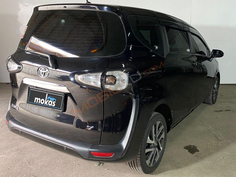Mobil Toyota Sienta 2017