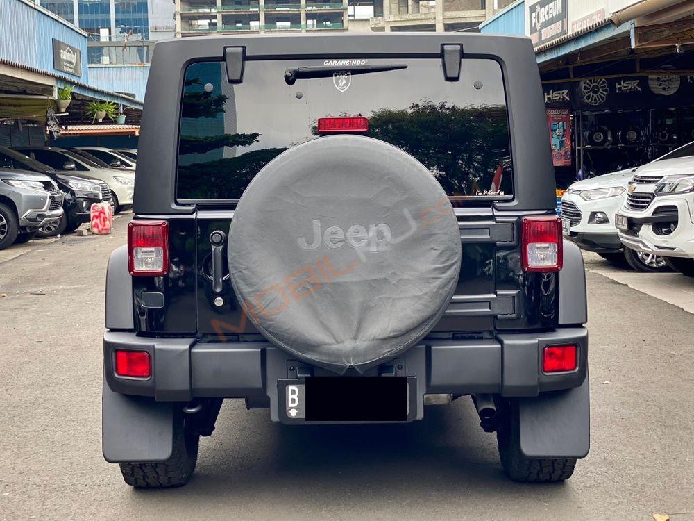 Mobil Jeep Wrangler 2011