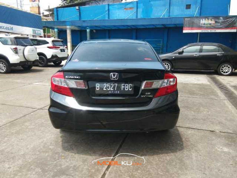 Mobil Honda Civic Sedan 2013