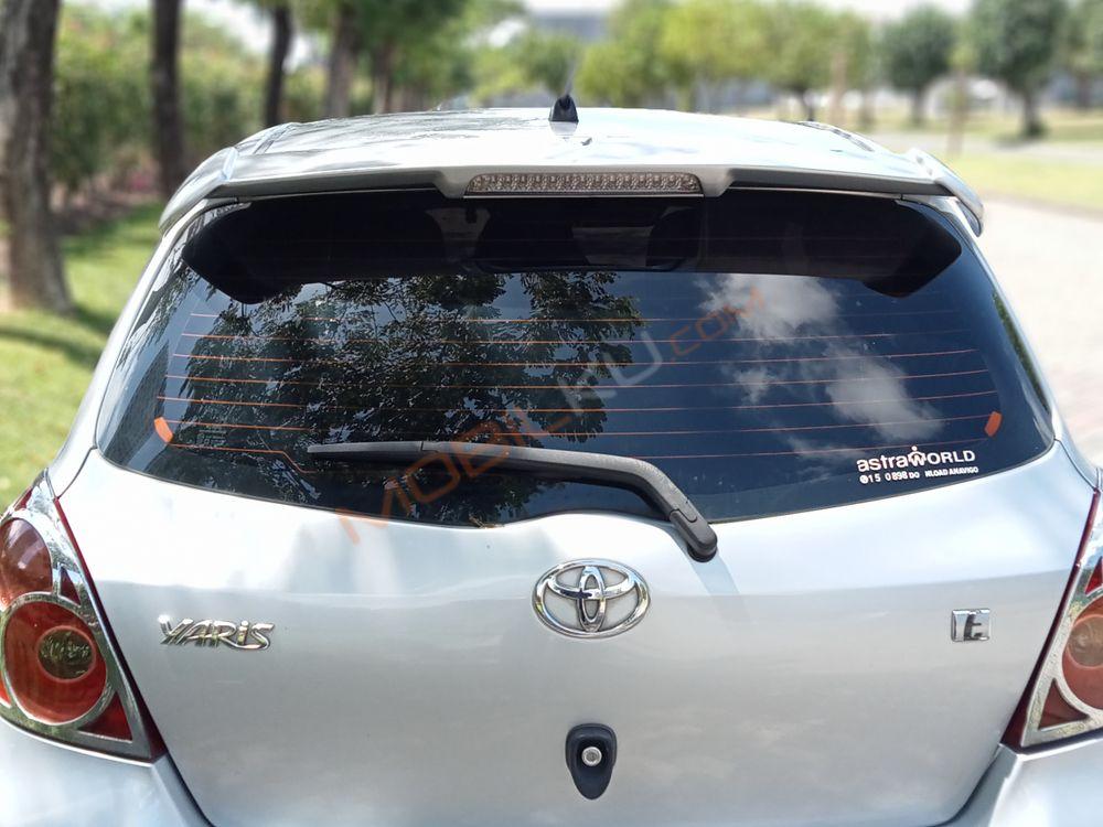 Mobil Toyota Yaris 2012