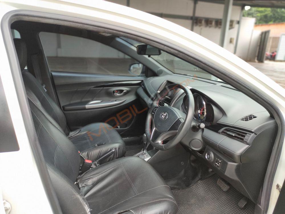 Mobil Toyota Yaris 2015