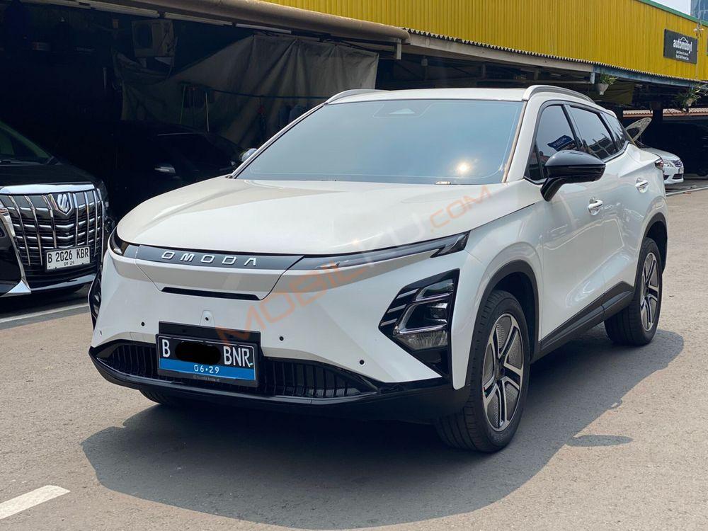 Mobil Chery Omoda E5 2024
