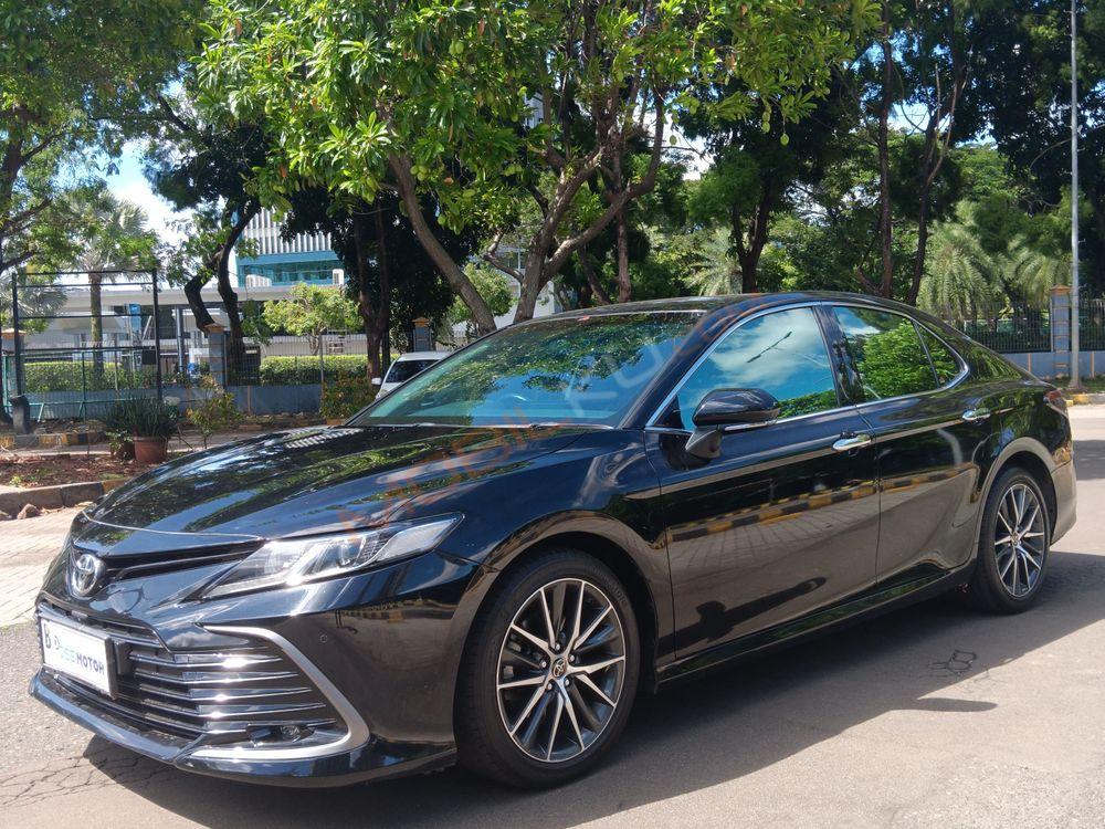 Mobil Toyota Camry 2022