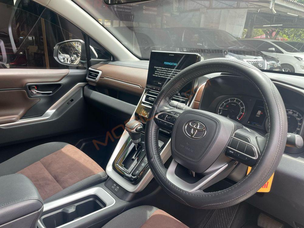 Mobil Toyota Kijang Innova Zenix 2023