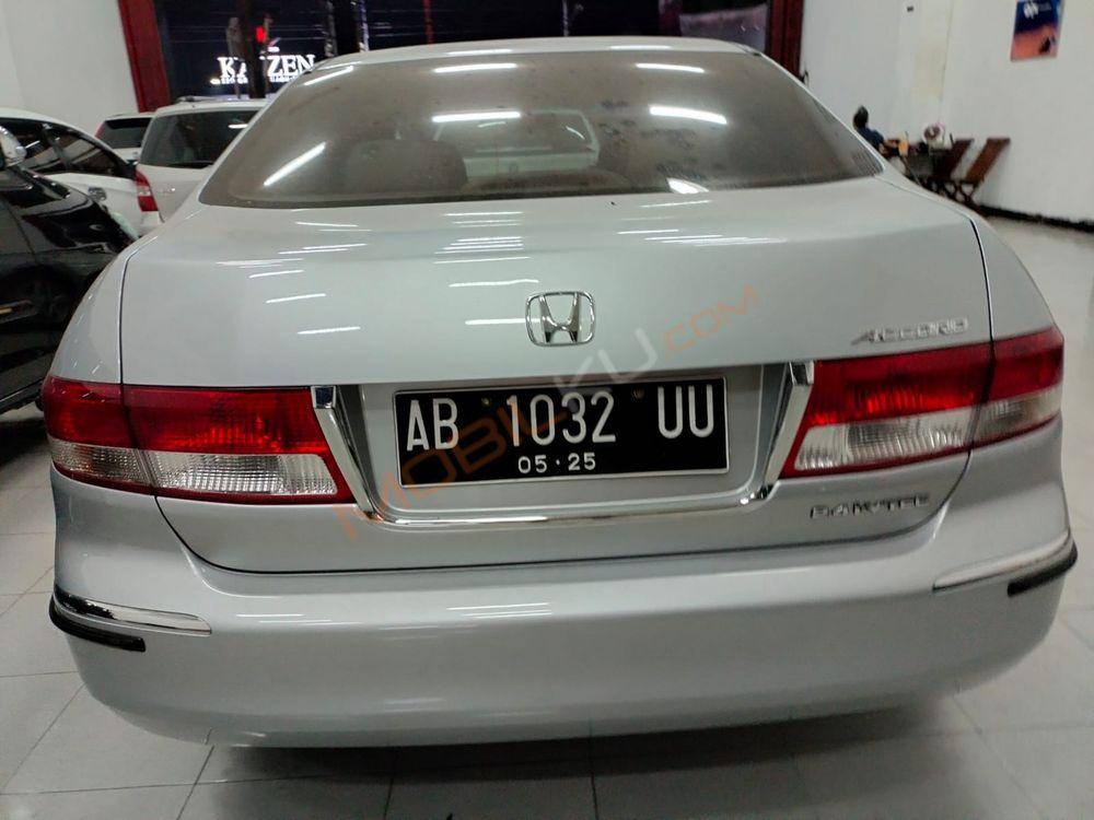 Mobil Honda Accord 2004