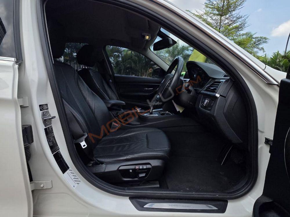 Mobil BMW 3 Series 2014