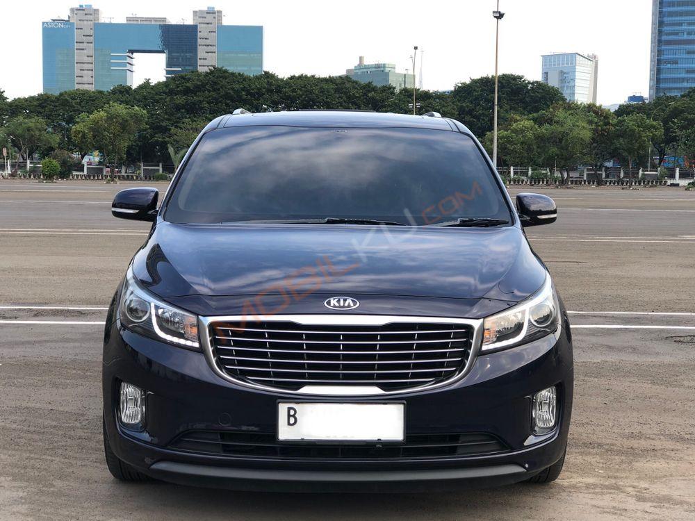 Mobil Kia Sedona 2017
