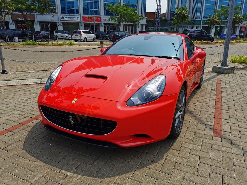 Mobil Ferrari California 2008