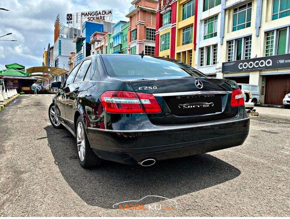 Mobil Mercedes-Benz E-Class 2010