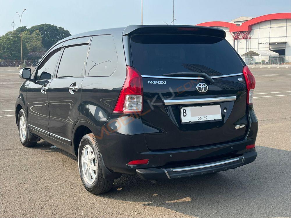 Mobil Toyota Avanza 2014