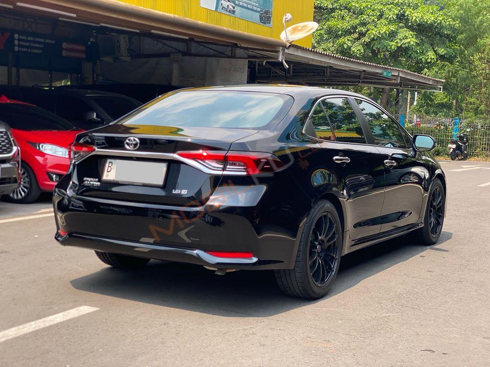 Mobil Toyota Corolla 2023