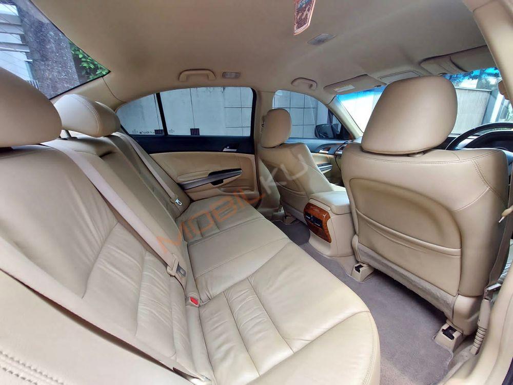 Mobil Honda Accord 2011