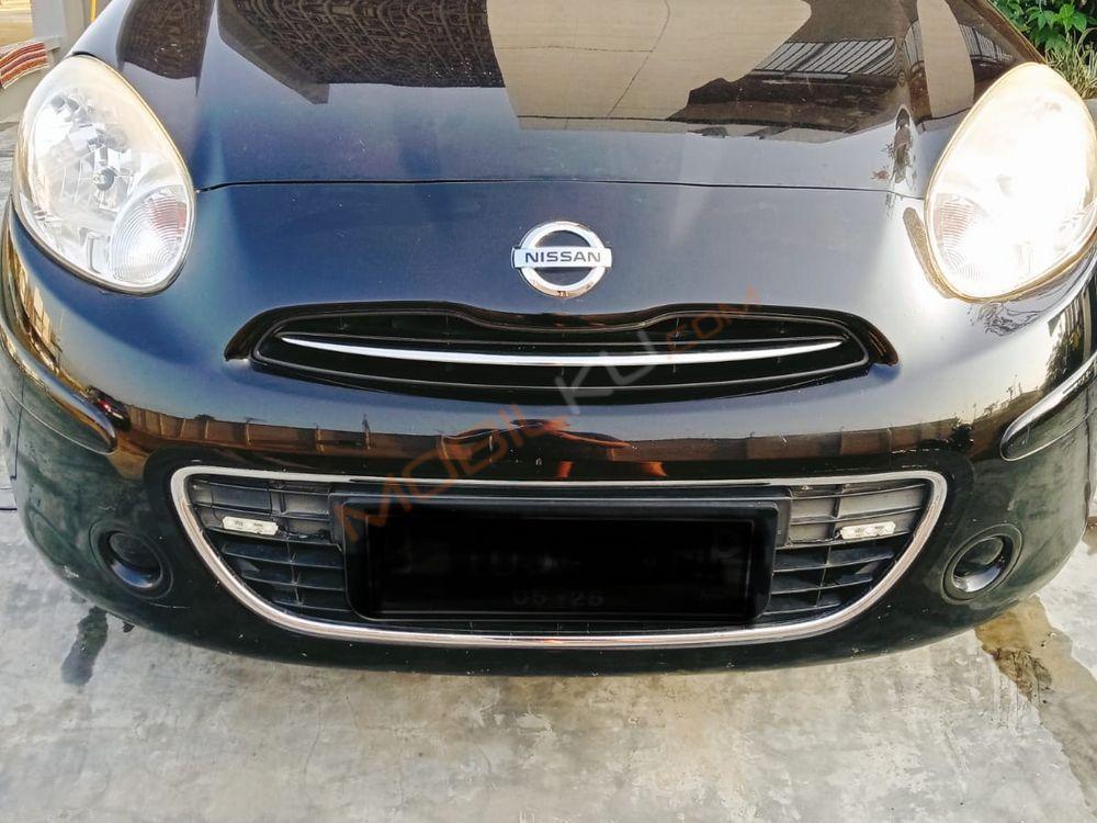 Mobil Nissan March 2013