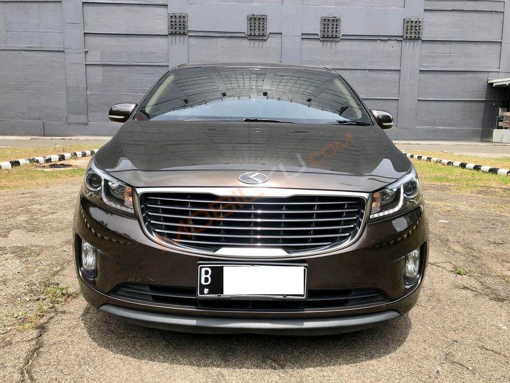 Mobil Kia Sedona 2017