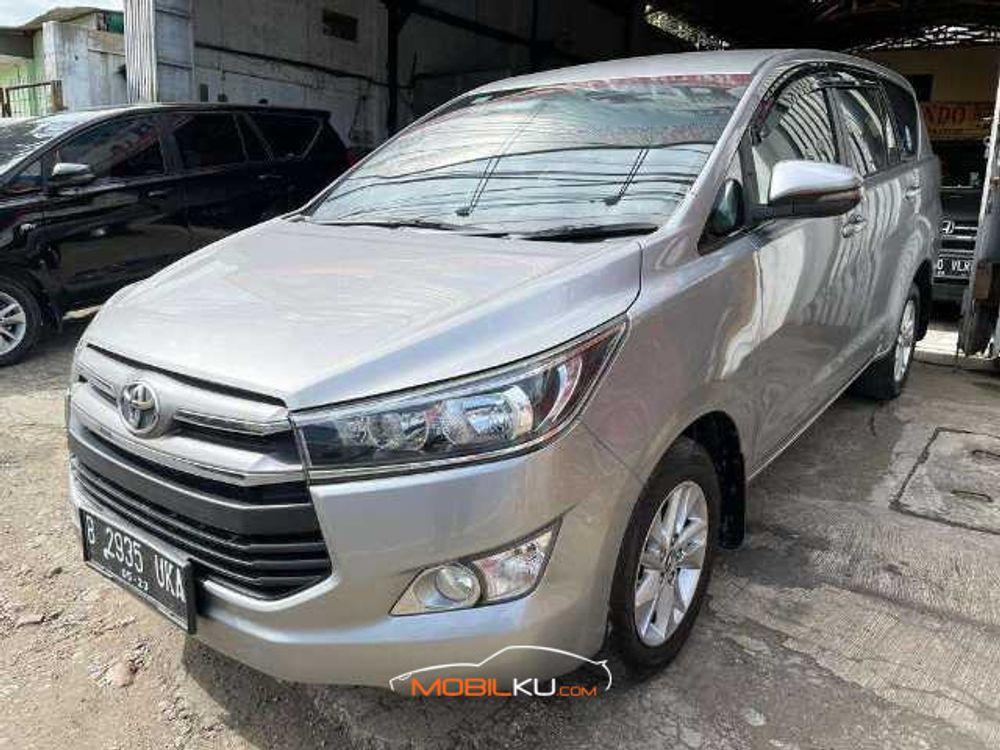 Mobil Toyota Kijang Innova 2018