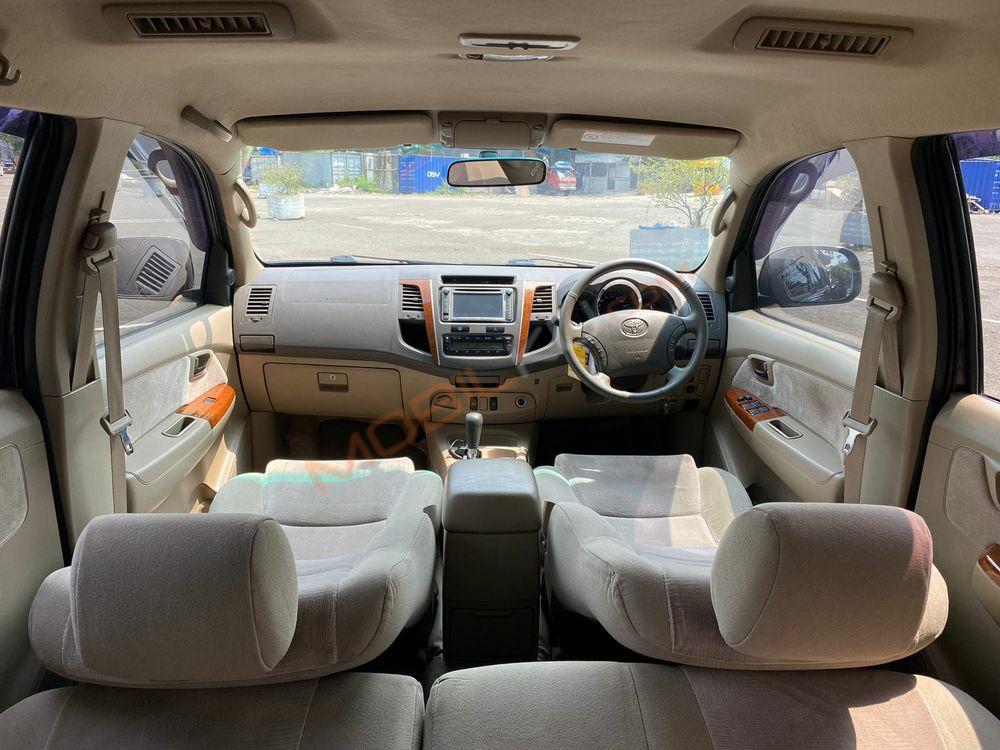 Mobil Toyota Fortuner 2011