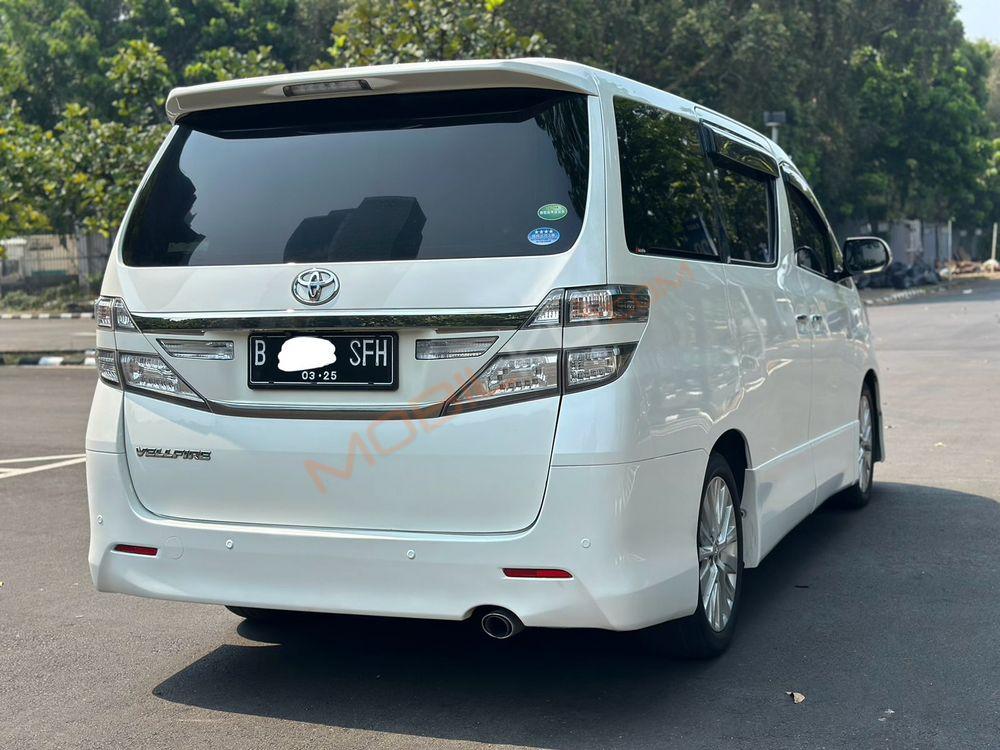 Mobil Toyota Vellfire 2014