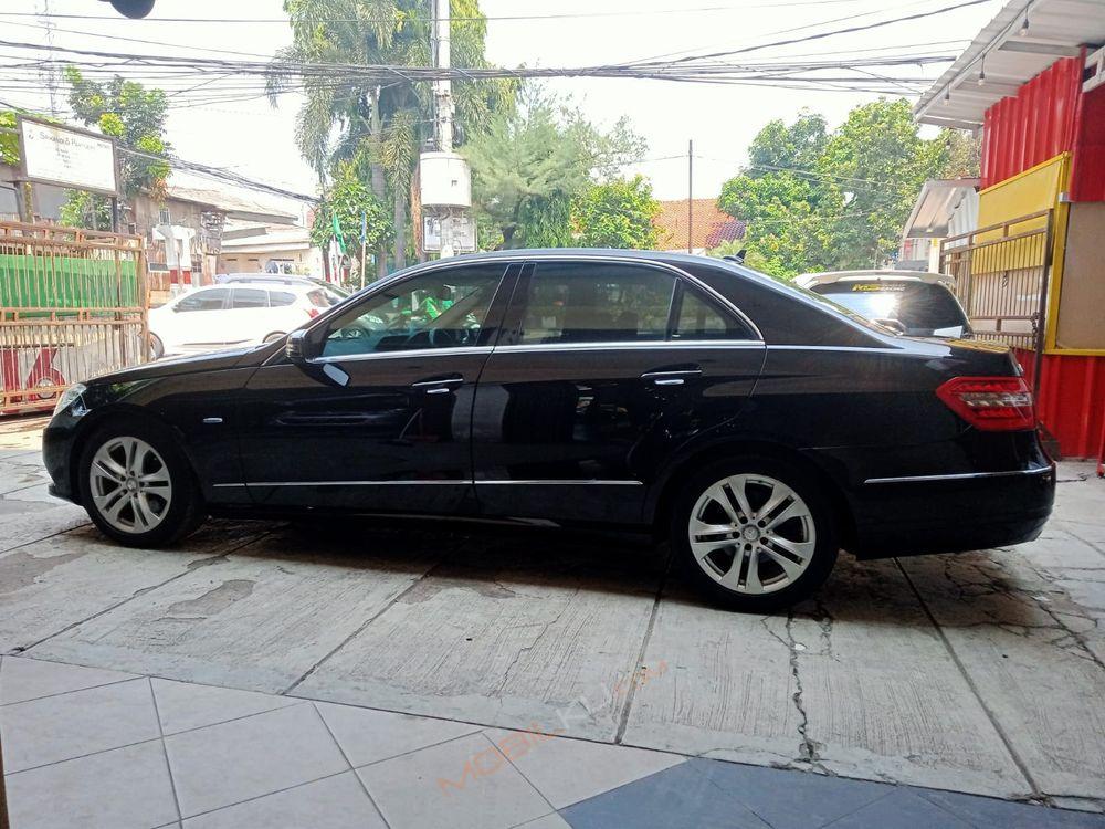 Mobil Mercedes-Benz E-Class 2011