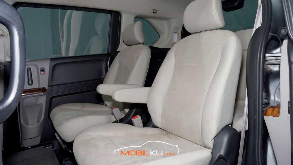 Mobil Honda Freed 2010