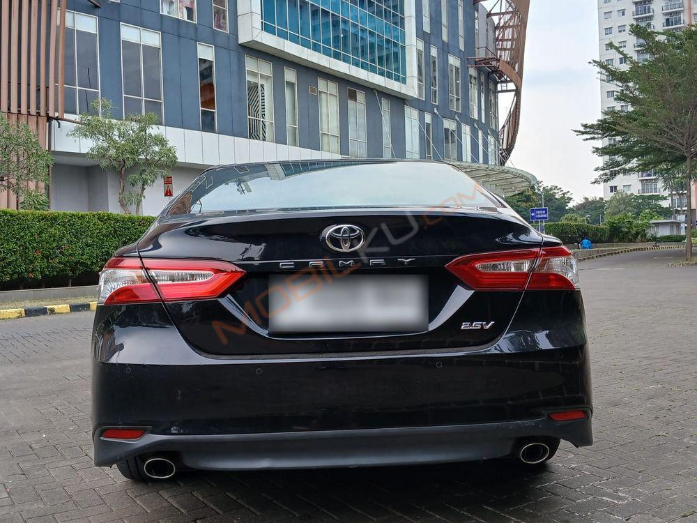 Mobil Toyota Camry 2019