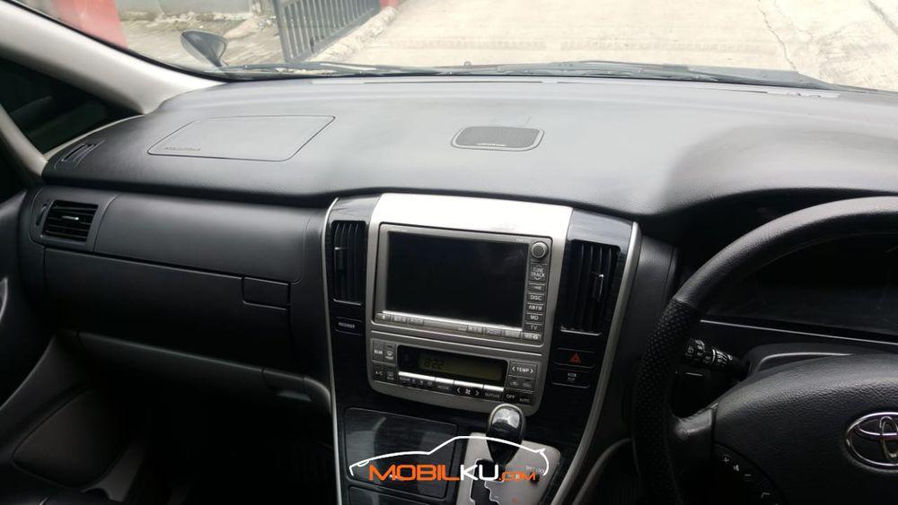 Mobil Toyota Alphard 2006