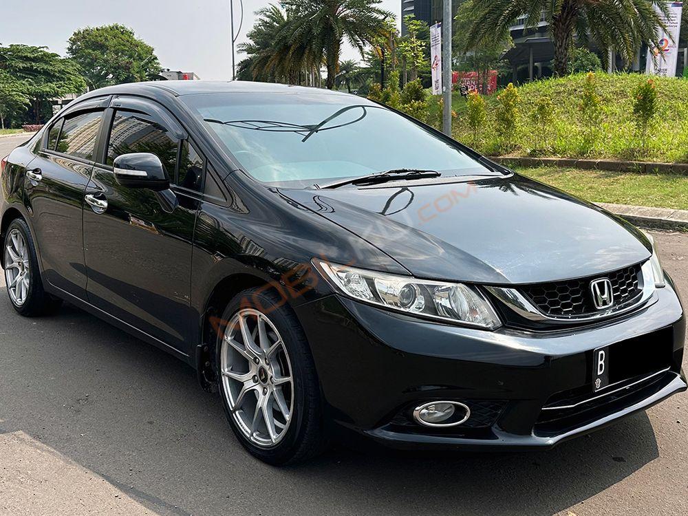 Mobil Honda Civic Sedan 2015