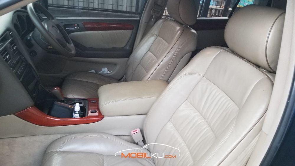 Mobil Lexus GS 2000