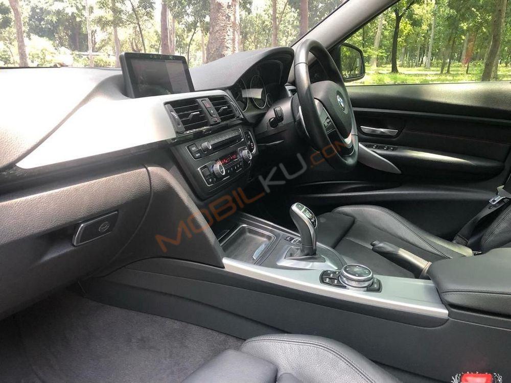 Mobil BMW 3 Series 2014