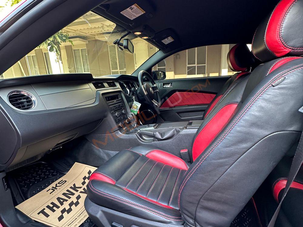 Mobil Ford Mustang 2013