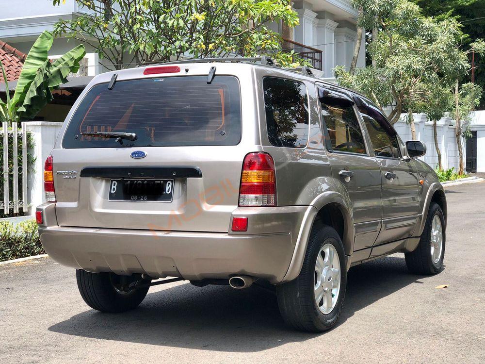 Mobil Ford Escape 2003