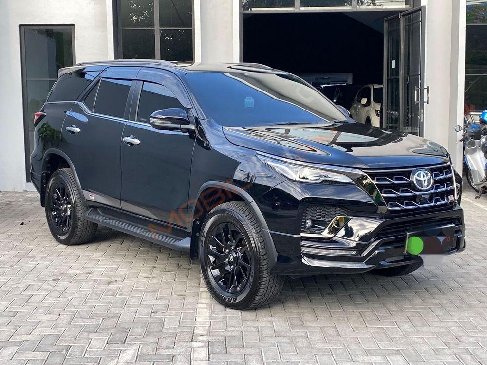 Mobil Toyota Fortuner 2023