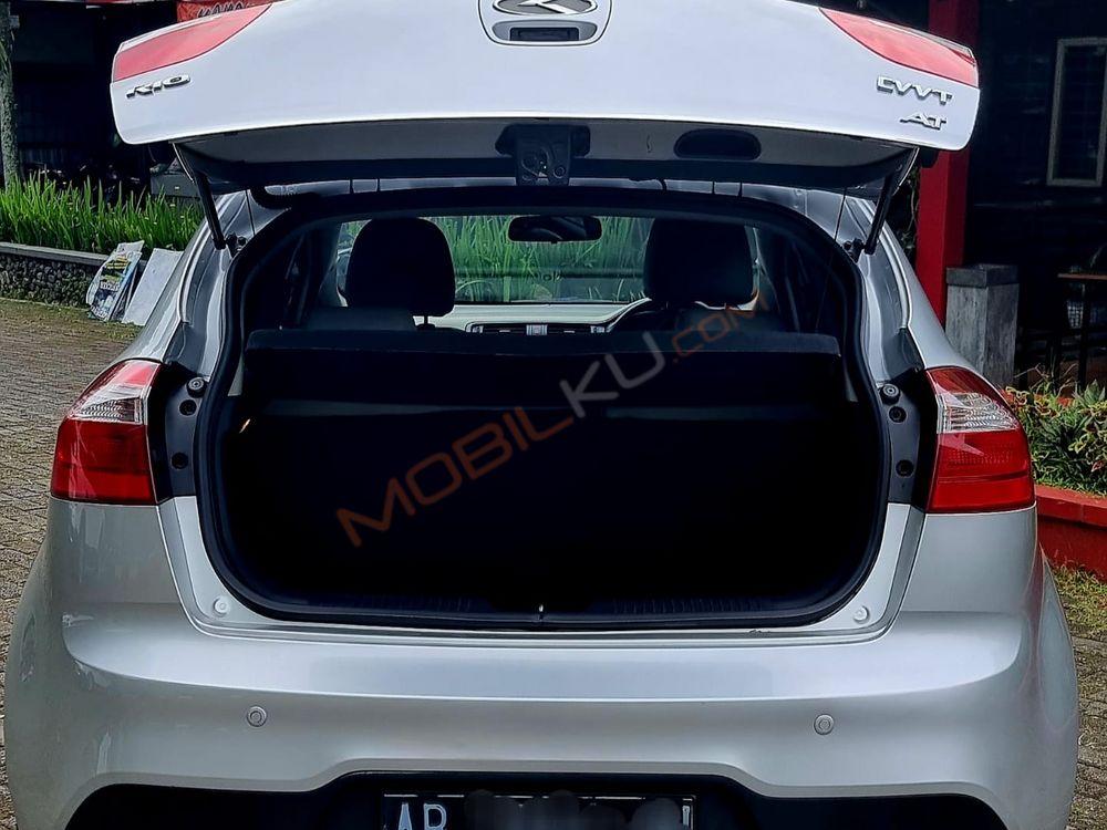 Mobil Kia Rio 2014